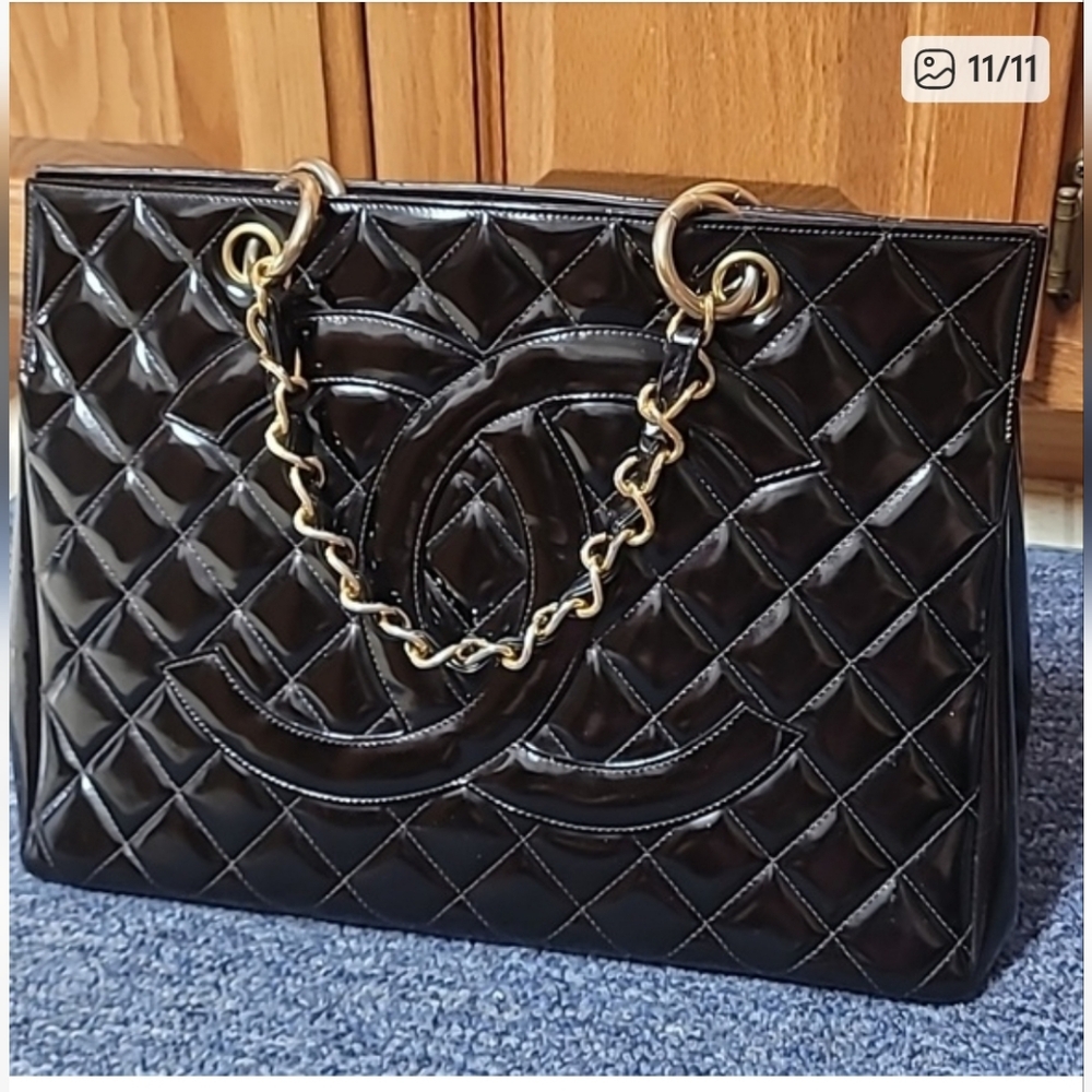 Chanel Black Quilted Women's Bag - Picture 5 of 7